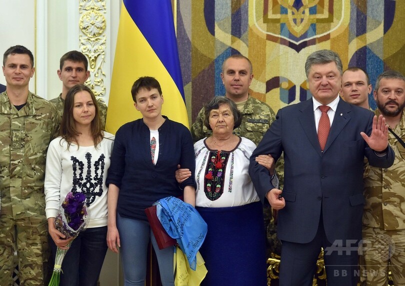 ロシア、収監のウクライナ女性パイロットを釈放 捕虜交換で