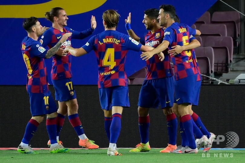 バルサが優勝争いに踏みとどまる、エスパニョールは27年ぶり降格