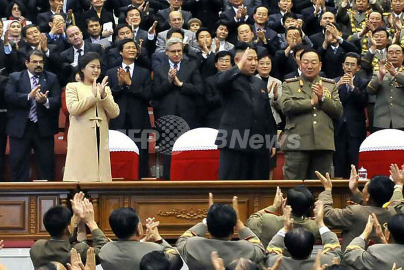 金正恩夫人が50日ぶり姿見せる、「お腹の膨らみ」に妊娠説も
