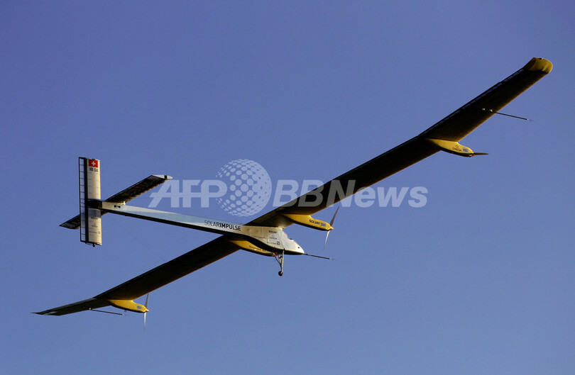 太陽の力で飛ぶ「ソーラー・インパルス」、25時間の連続試験飛行を開始