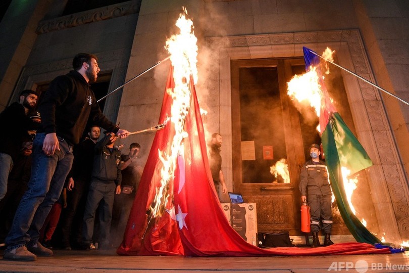 アルメニア虐殺から106年、たいまつ掲げ市民ら首都行進