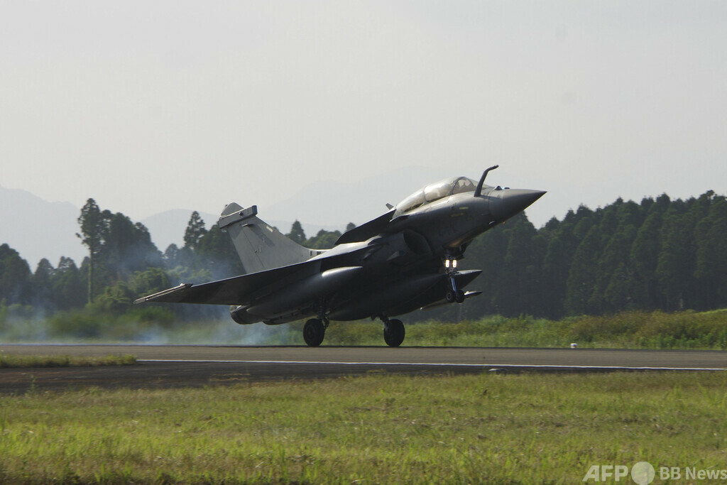 Japan Scrambles Jets After Russian Planes Spotted Off Coasts 写真1枚 国際 ...