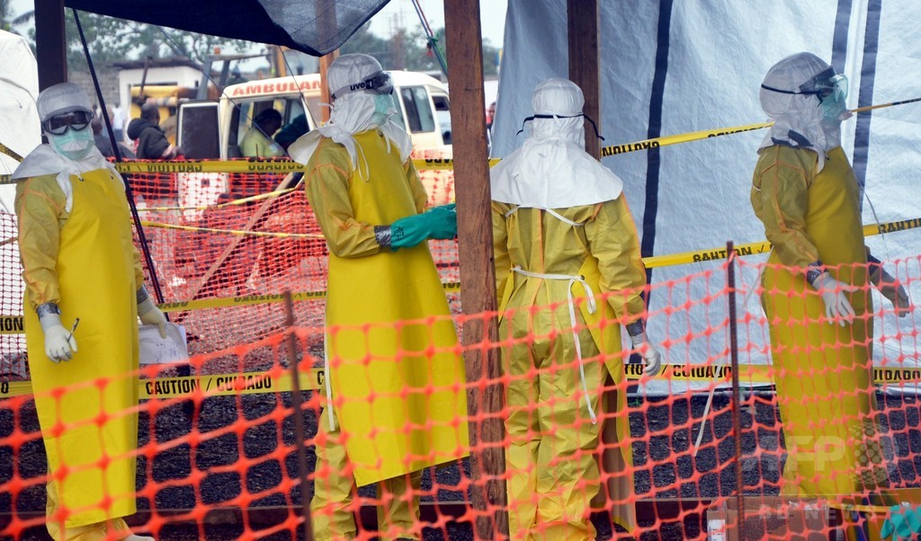 西アフリカのエボラ熱、医療従事者120人以上が犠牲に WHO 西アフリカのエボラ熱、医療従事者120人以上が犠牲に WHO