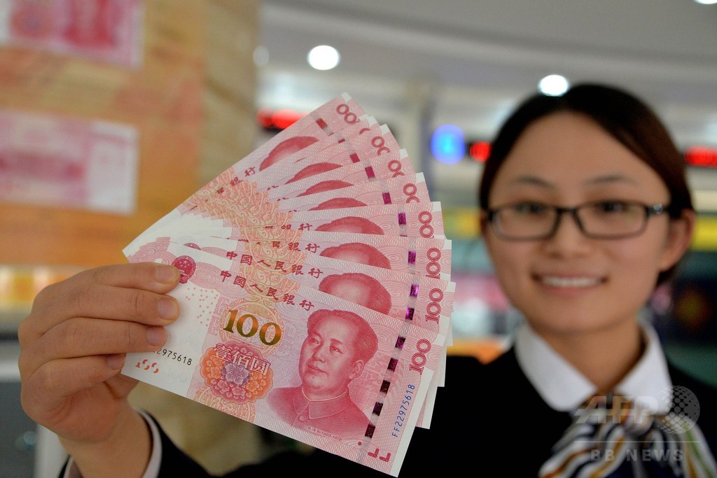 偽造防止のはずが…中国新百元札、ATMで偽札扱い 店でも使えず 偽造防止のはずが…中国新百元札、ATMで偽札扱い 店でも使えず