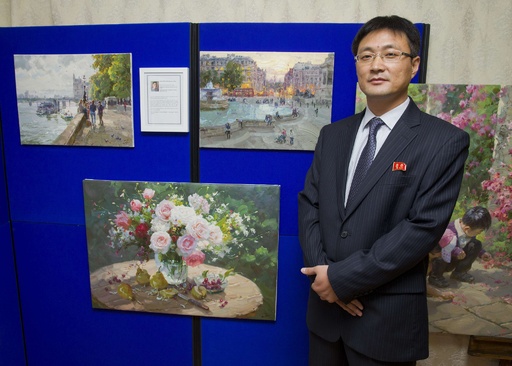 在英北朝鮮大使館で絵画展、「ロンドンも平壌も似ている」 写真8枚