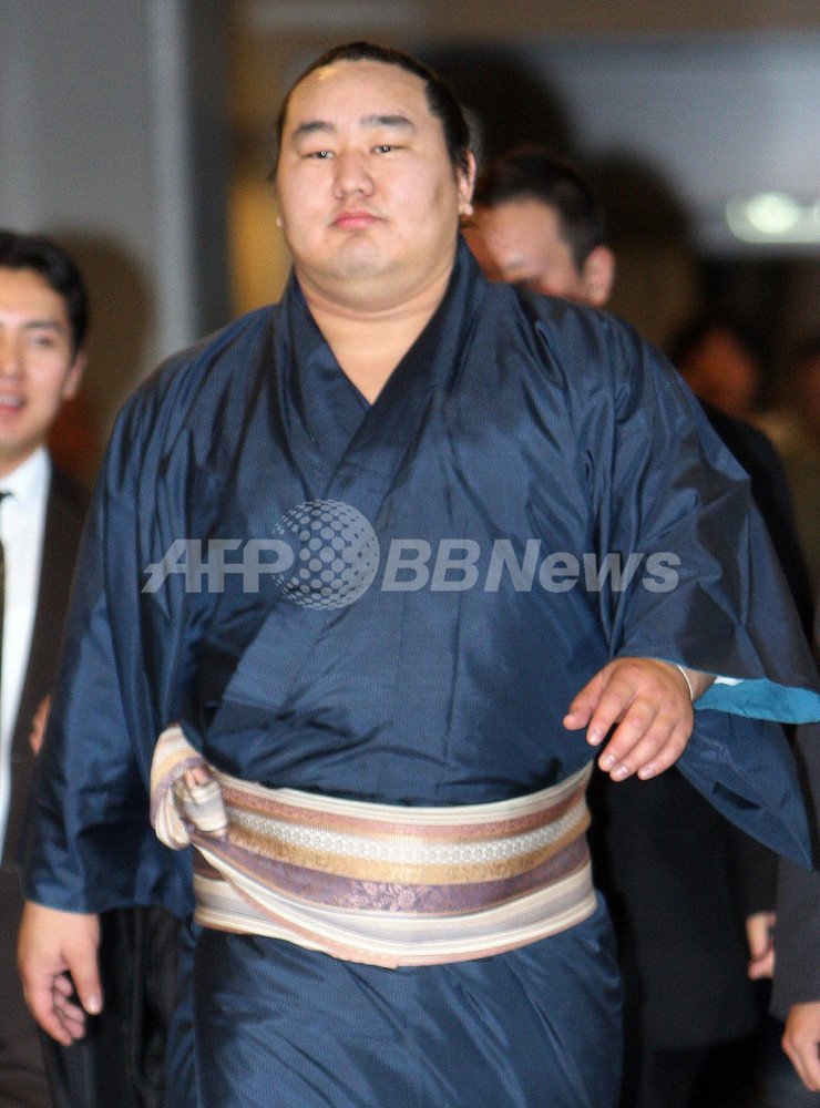 朝青龍 モンゴルから再来日を果たす 写真3枚 国際ニュース 朝青龍 モンゴルから再来日を果たす 写真3枚 国際ニュース