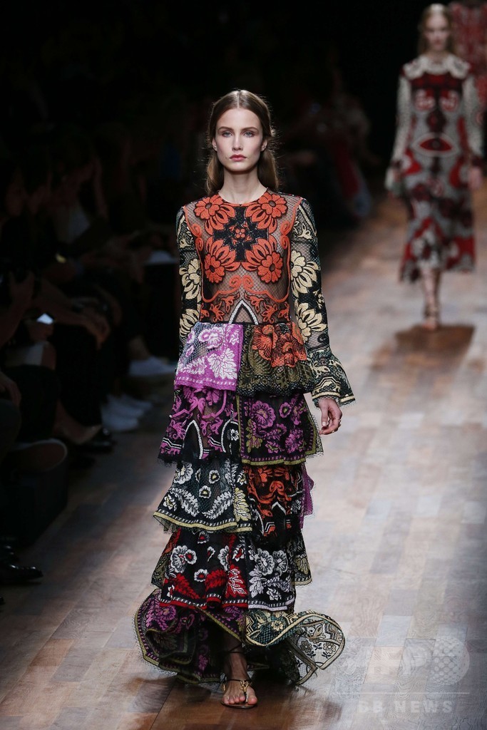 18世紀の貴族によるグランドツアーがコンセプト、「ヴァレンティノ」15年春夏