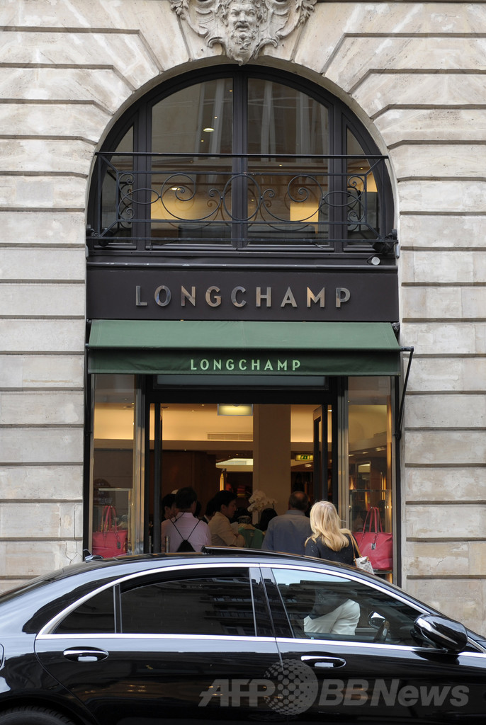 「ロンシャン」、シャンゼリゼ通りに旗艦店オープン