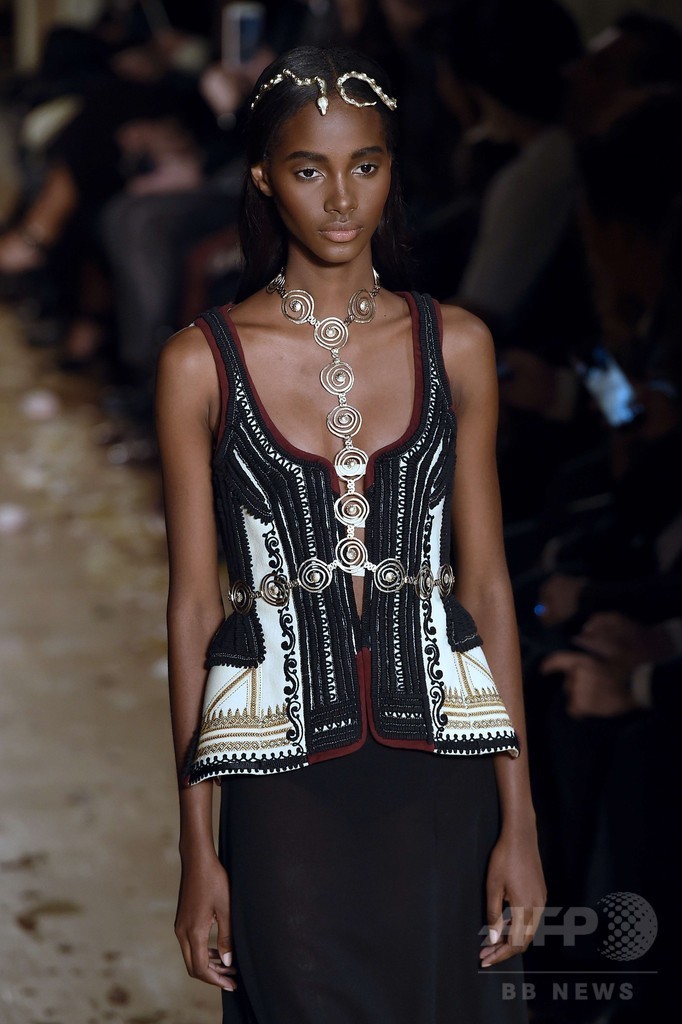 「ヴァレンティノ」16年春夏オートクチュール