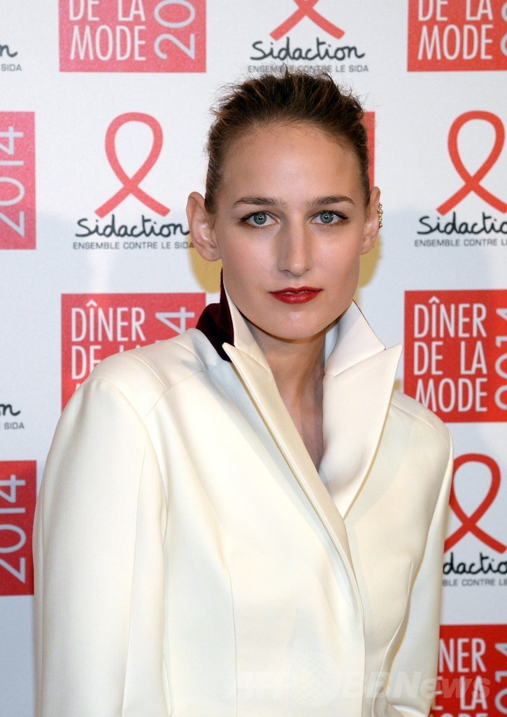 エイズ撲滅チャリティ・パーティーに、ゴルチエやカトリーヌ・ドヌーヴなど豪華ゲスト
