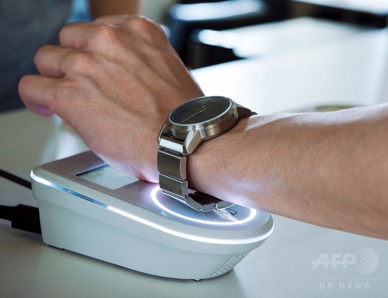 ソニー、スマホと連動する腕時計「wena wrist」発表