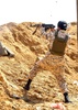 リビアの首都トリポリ南東郊アインザラ地区で、有力軍事組織「リビア国民軍」と衝突する統一政府派の戦闘員（2019年4月10日撮影）。(c)Mahmud TURKIA / AFP