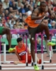 ロンドン五輪は7日、オリンピックスタジアム（Olympic Stadium）で陸上男子110メートルハードル予選が行われ、中国の劉翔（Liu Xiang）が途中棄権した。

アテネ五輪の同種目で金メダルを獲得した劉翔は1台目のハードルに左足をぶつけ、転倒した。

劉翔は4年前に母国で開催された北京五輪では予選の直前で棄権をしていた。

転倒する中国の劉翔（Liu Xiang、2012年8月7日撮影）。(c)AFP/ERIC FEFERBERG