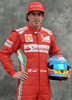 メルボルン（Melbourne）で開催された12F1開幕戦オーストラリアGP（Australian Grand Prix 2012）で写真撮影が行われ、各チームのドライバーが参加した。

フェルナンド・アロンソ（Fernando Alonso）／フェラーリ（Ferrari）

誕生日：1981/07/29
通算優勝回数：27
通算獲得ポイント：1086
ポールポジション獲得回数：20
表彰台：73
F1初出走：2001年オーストラリアGP
最高成績：優勝
2011年総合成績：4位

アロンソはフェラーリに移籍して以降、苦しい時間を過ごしている。移籍初年度の2010年は、シーズン最終戦のアブダビGPでチームがピット戦略を誤り総合優勝を逃すと、11年はレッドブル（Red Bull）とマクラーレン・メルセデス（McLaren-Mercedes）の後塵を拝し、1ポイント差で総合4位に終わった。

ポーズをとるフェルナンド・アロンソ（2012年3月15日撮影）。(c)AFP/Paul CROCK