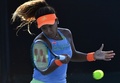 全豪オープンテニス、女子シングルス1回戦。リターンを打つ大坂なおみ（2018年1月16日撮影）。(c)AFP/Paul Crock