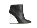 「MAISON MARTIN MARGIELA WITH H&amp;M」のウェッジ 2万7990円。(c)H&amp;M
