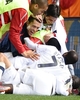 2010年サッカーW杯南アフリカ大会（%%2010 World Cup%%）1次リーグC組、米国対アルジェリア。試合は後半ロスタイムにランドン・ドノバン（%%Landon Donovan%%）が決勝点を挙げた米国が1-0で勝利し、勝ち点5の同組1位で決勝トーナメントに進んだ。写真は得点に歓喜する米国の選手。（2010年6月23日撮影）(c)AFP/JEWEL SAMAD