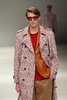 15年春夏「メルセデス・ベンツ ファッション・ウィーク 東京（Mercedes-Benz Fashion Week TOKYO）」で新作を発表したミスター・ジェントルマン（MR.GENTLEMAN）（2014年10月18日撮影）。(c)AFPBB News/JFWO/MBFWT