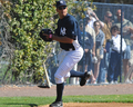 米大リーグ（MLB）、ニューヨーク・ヤンキース（%%New York Yankees%%）は18日、野手陣がフロリダ州タンパのジョージ・M・スタインブレナー（George M. Steinbrenner Field）で行われているキャンプに合流し練習を開始した。写真は守備練習に臨むアレックス・ロドリゲス（%%Alex Rodriguez%%）。(c)AFP/Getty Images/Al Messerschmidt