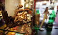写真は1日、ゲイランの性風俗店の店内。(c)AFP/Theresa BARRACLOUGH
