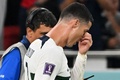 サッカーW杯カタール大会、準々決勝、モロッコ対ポルトガル。試合を終え、ピッチを後にするポルトガルのクリスティアーノ・ロナウド（2022年12月10日撮影）。(c)Alberto PIZZOLI / AFP