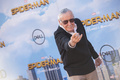 米ハリウッドで、映画『スパイダーマン：ホームカミング』のワールドプレミアに出席したアメコミ作家のスタン・リー氏（2017年6月28日撮影）。(c)VALERIE MACON / AFP