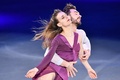 平昌冬季五輪、フィギュアスケートのエキシビションに臨むガブリエラ・パパダキス/ギヨーム・シゼロン組（2018年2月25日撮影）。(c)AFP/Mladen ANTONOV