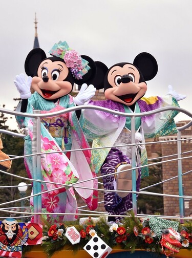 ミッキーとミニーがお正月パレード、東京ディズニーランド 写真6枚 国際ニュース：AFPBB News