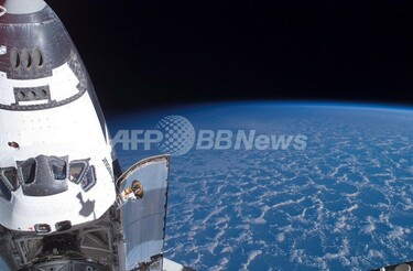 スペースシャトル「エンデバー」、耐熱タイルの傷は修復不要 写真3枚 国際ニュース：AFPBB News