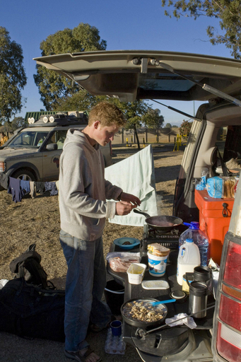 ヘンリー英王子、アフリカ遠征隊の慈善プロジェクトに参加