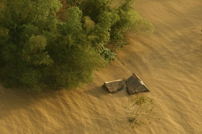 フィリピン豪雨、土砂崩れなどで死者126人に