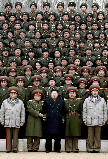 金正恩氏の部隊視察写真を公開、朝鮮中央通信