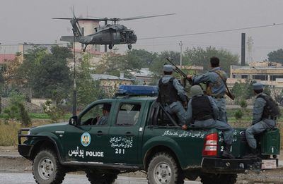 カブールの米大使館施設で発砲、米民間人1人死亡