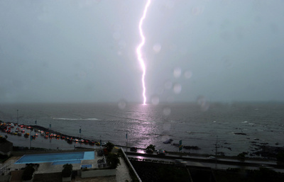パナマ湾の落雷