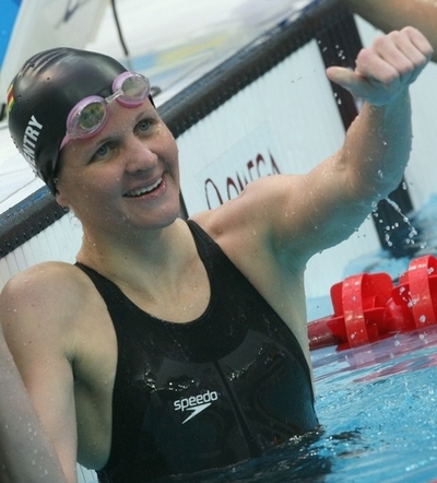 コベントリー 世界新で女子200メートル背泳ぎを制す