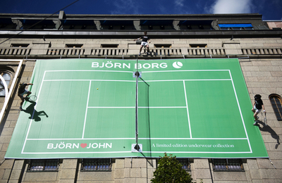 あのマッケンローとボルグが！？重力無視の壁面テニス