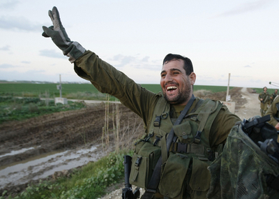 イスラエル軍がガザから撤退を開始 ハマスは勝利宣言