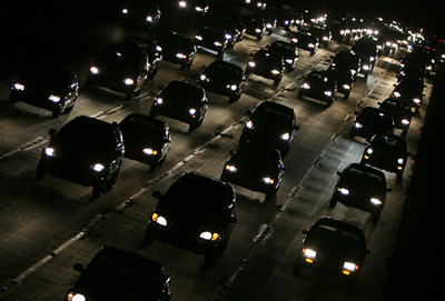 はねた人がボンネットに、走行続け死亡させた女 55年仮釈放なし