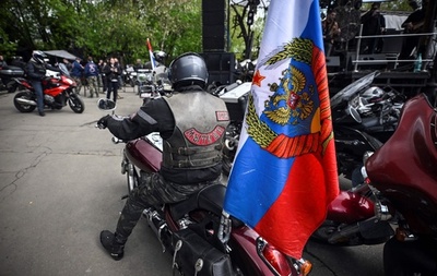 ロシアの愛国バイク集団、ドイツに向けツーリング開始