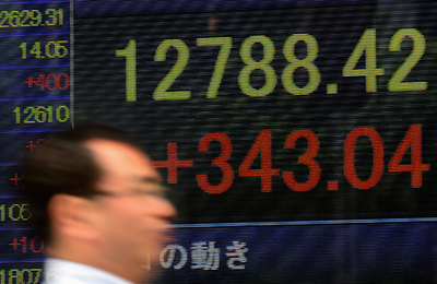 政府、骨太の方針と日本再興戦略を閣議決定