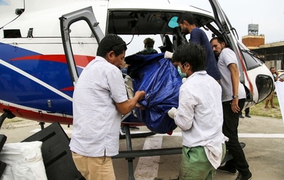 エベレストで発見の遺体、身元特定が難航 ネパール当局の新たな難題に