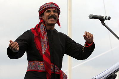 「マスカット・フェスティバル」でパフォーマンスが行われる