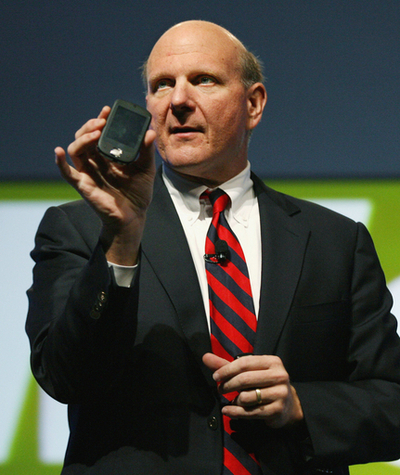 マイクロソフトCEO、タッチパネル式ウィンドウズ携帯を披露