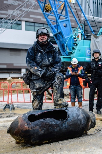 香港で不発弾処理、数千人が避難