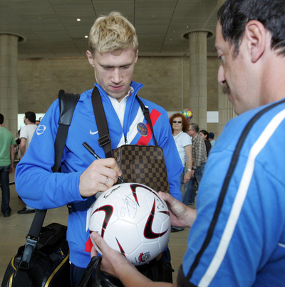 ロシア代表 イスラエル戦を控えテルアビブに到着