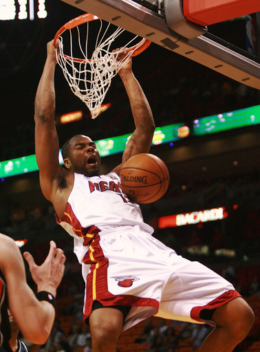 ヒート ボブキャッツを降しシーズン4勝目