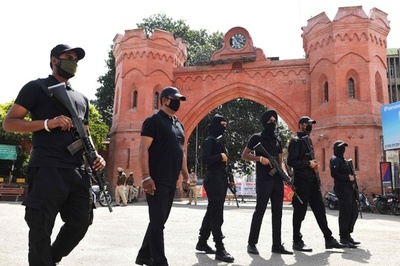 指示無視して説教続けたインドの導師、スーパースプレッダーに 1万5千人が隔離下