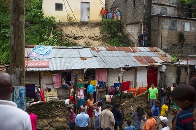 ハリケーン「マシュー」がカリブ海直撃、7人死亡 米南部も厳戒