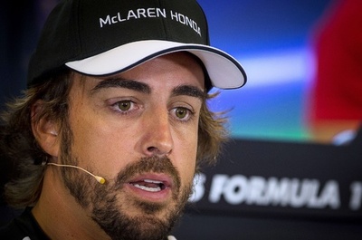 アロンソ、フェラーリを「もっと早く去るべきだった」