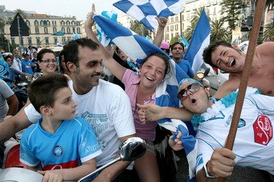 セリエA昇格の歓喜に包まれるナポリの街